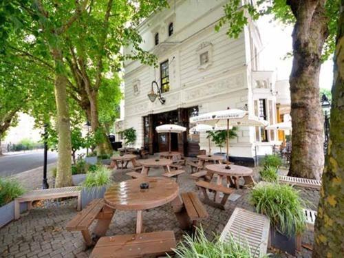 The Warrington Hotel 4*
